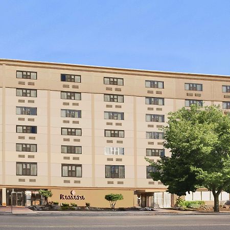 Hotel Ramada By Wyndham East Orange Exterior foto