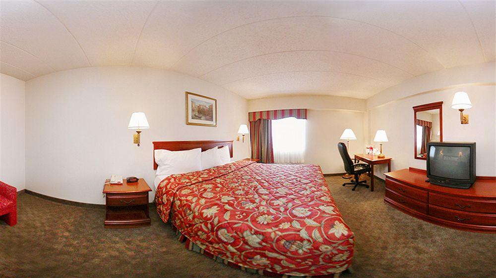 Hotel Ramada By Wyndham East Orange Exterior foto