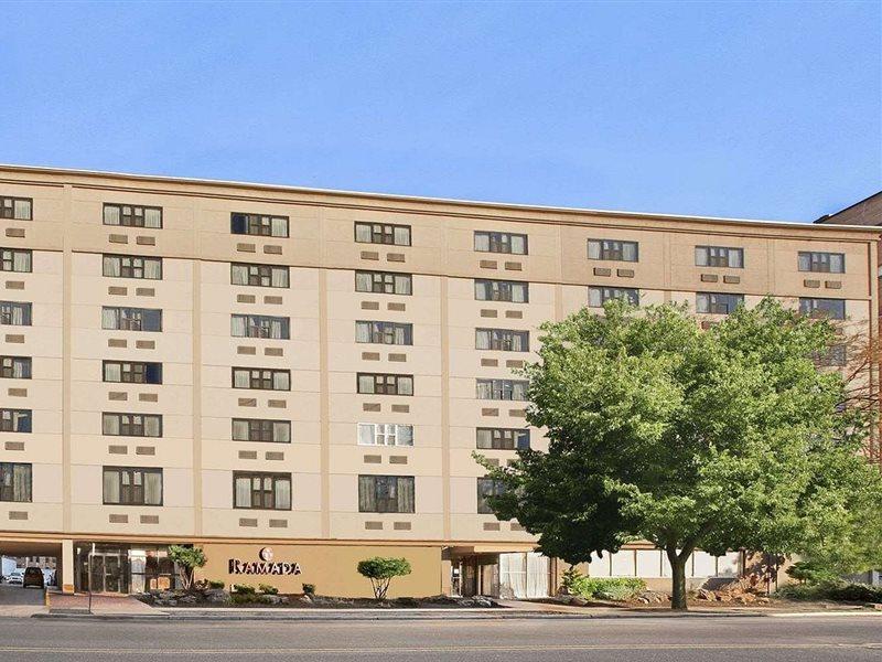 Hotel Ramada By Wyndham East Orange Exterior foto