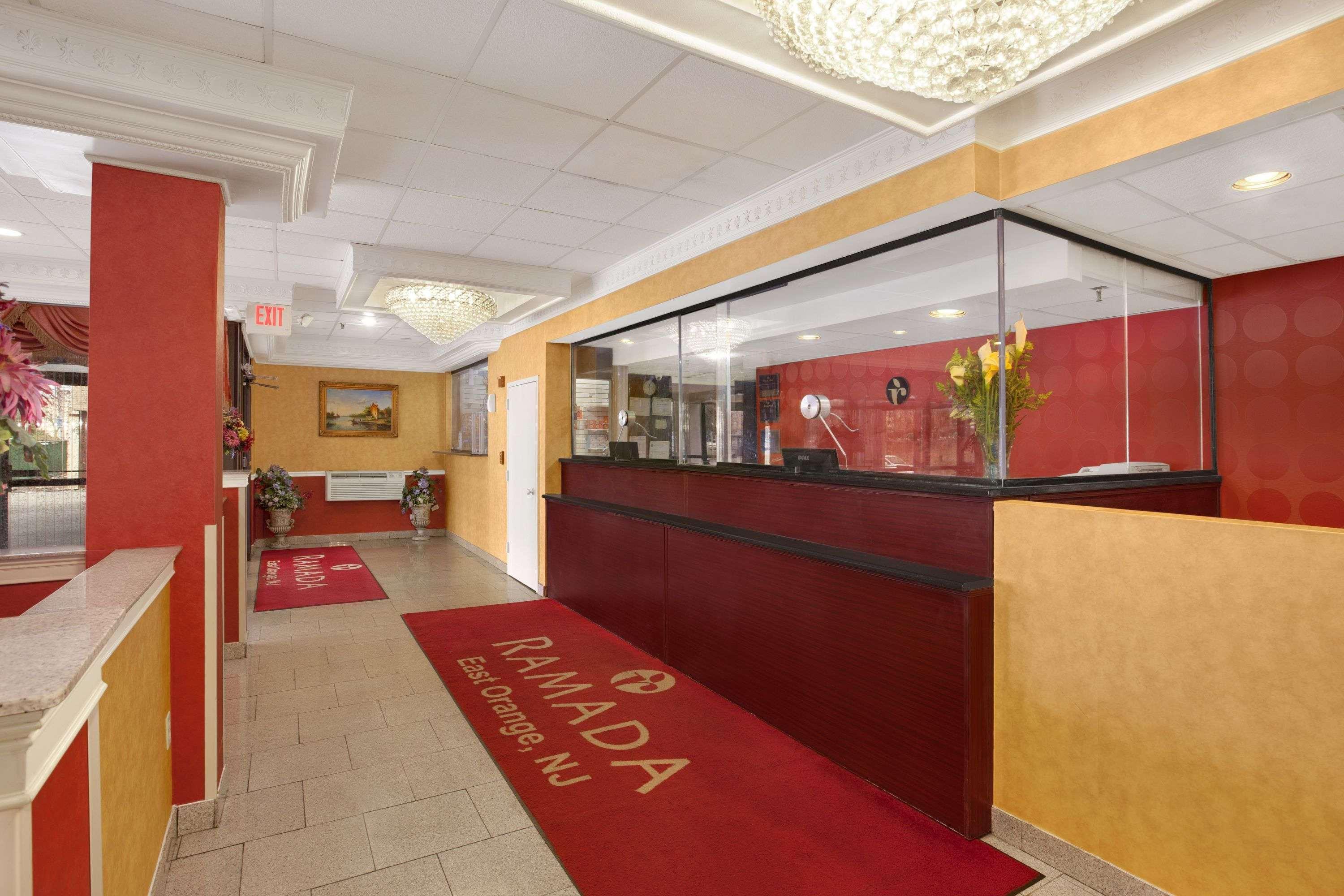 Hotel Ramada By Wyndham East Orange Exterior foto