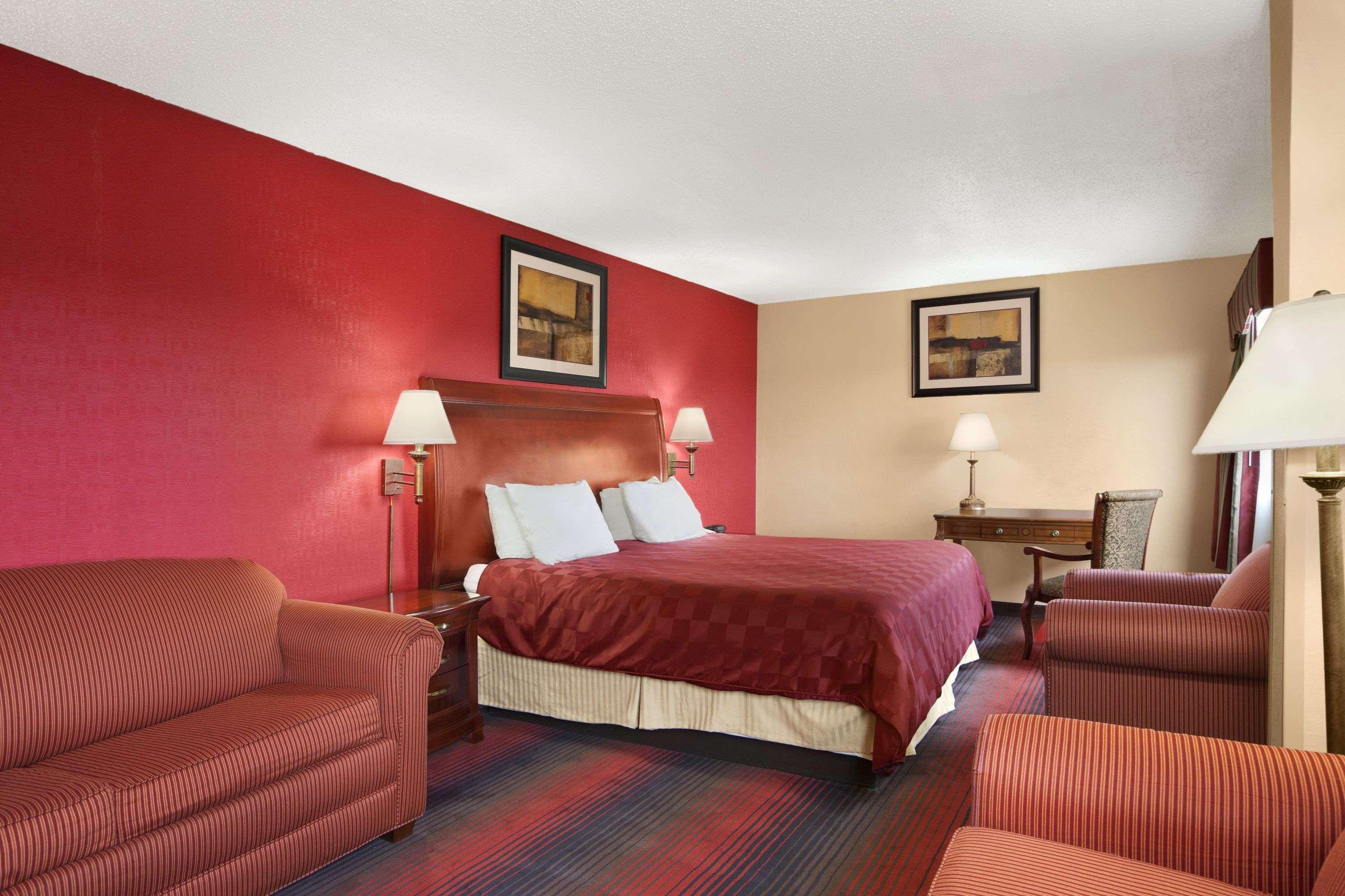 Hotel Ramada By Wyndham East Orange Exterior foto